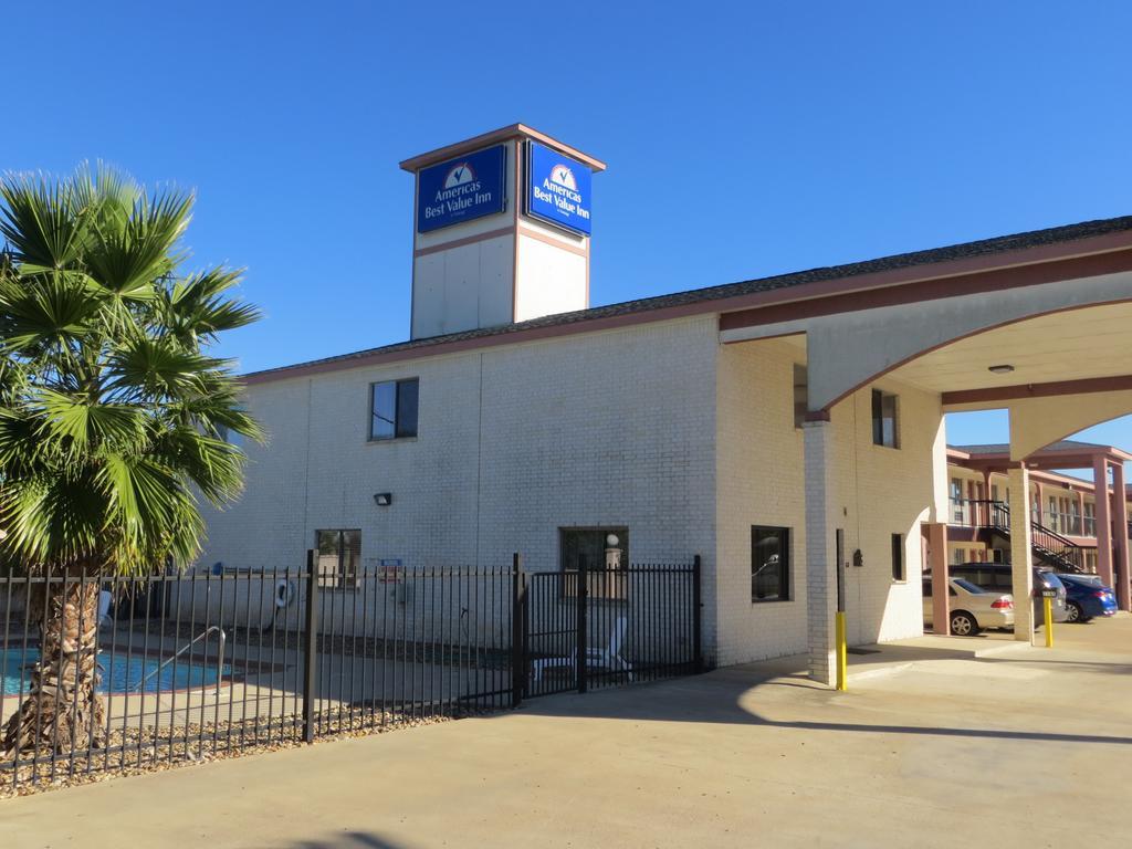 Americas Best Value Inn & Suites Hempstead Exterior foto
